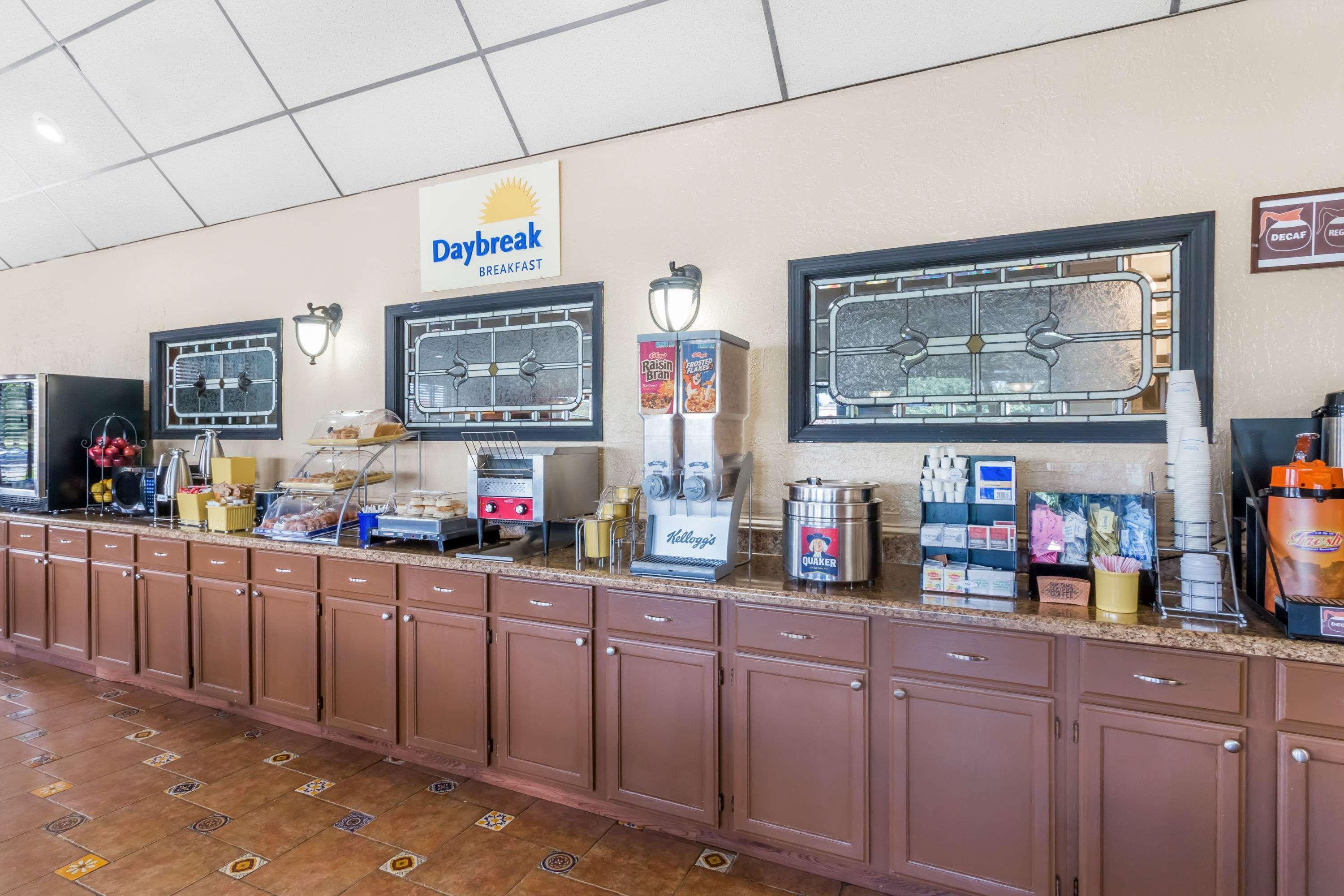 Days Inn By Wyndham Christiansburg Exterior foto