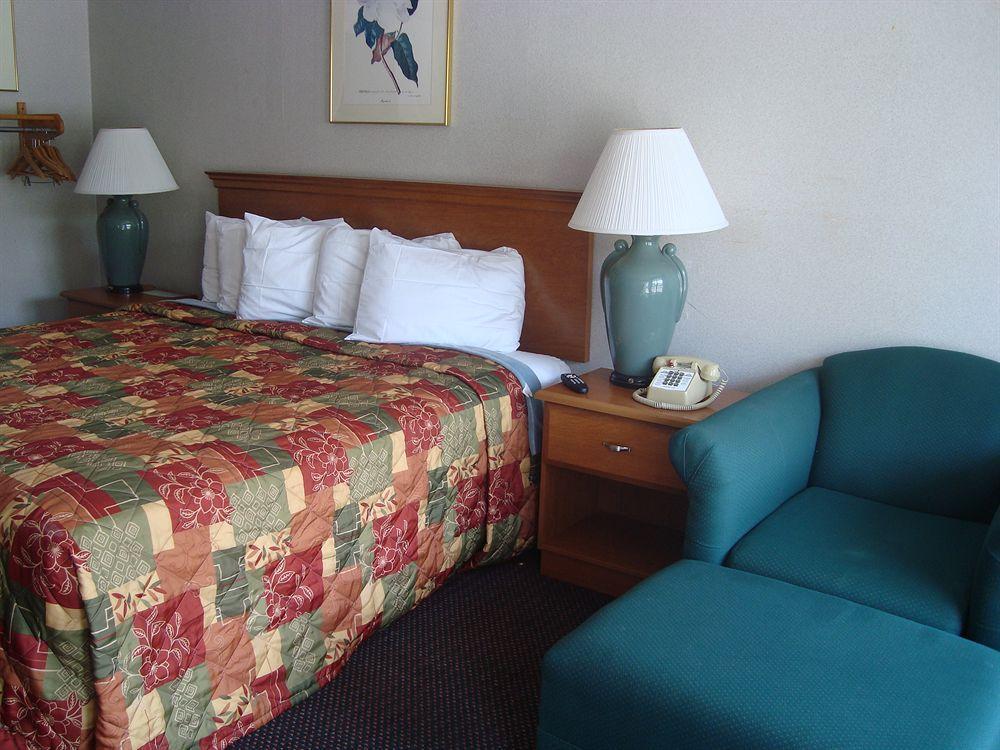 Days Inn By Wyndham Christiansburg Exterior foto
